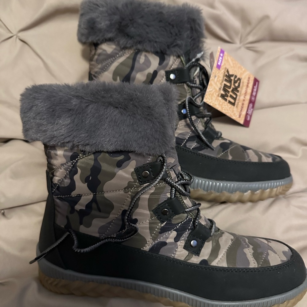 NWT MUK LUKS size 8